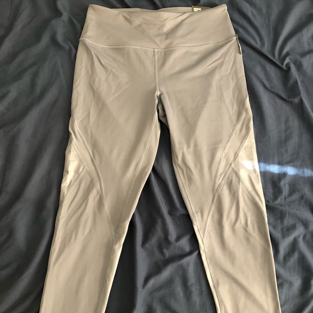 Victoria’s Secret Knockout Capri Leggings